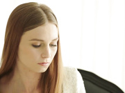 黑人实习生被曼廷戈的BBC控制