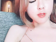 宝宝揉捏粉嫩大白腿小乳头好粉还大还饱满