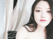 少女玩弄手指掰穴抽插流水