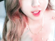 嫩模宝宝展示丝袜美足掰开白虎小穴观看