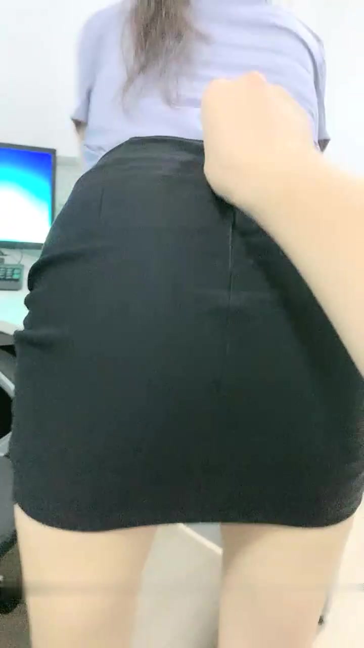 男友上演办公室激情啪啪粉嫩无毛嫩穴水漫金山