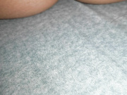 89年老逼舔一下就水汪汪的，逼旁有颗痣，