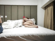 加钱哥啪啪酒店约操成年少妇上位舔逼