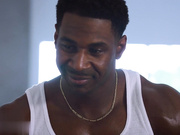 她试图抵制黑人巨根但她的欲望太强烈了