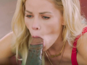 性感的女模特需要大公鸡来满足自己的欲望