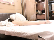 约炮白嫩学妹 女上骑乘很会扭动 操完想看逼