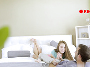 『中文字幕』妹妹自慰被哥哥拍摄忍不住就操了