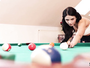 『中文字幕』台球厅大战操逼干的水都出来了